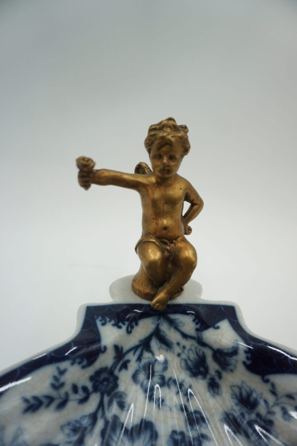 PATERKA POPIELNICZKA MYDELNICZKA PORCELANA Z BRĄZEM - ANIOŁEK