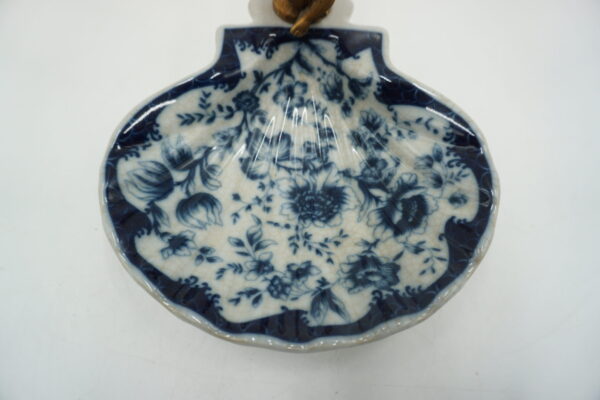 PATERKA POPIELNICZKA MYDELNICZKA PORCELANA Z BRĄZEM - ANIOŁEK