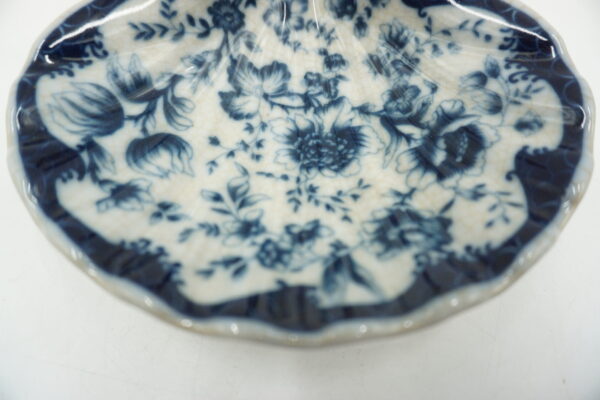 PATERKA POPIELNICZKA MYDELNICZKA PORCELANA Z BRĄZEM - ANIOŁEK