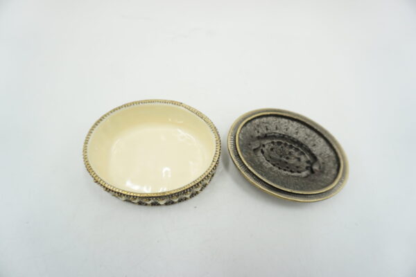 SZKATUŁKA PUZDERKO OWALNE Z CYRKONIAMI