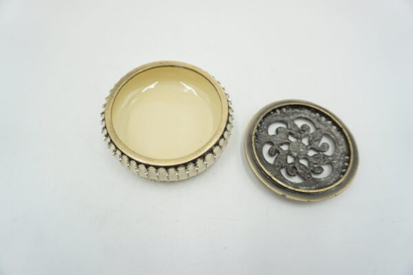 SZKATUŁKA PUZDERKO OKRĘGŁE Z CYRKONIAMI