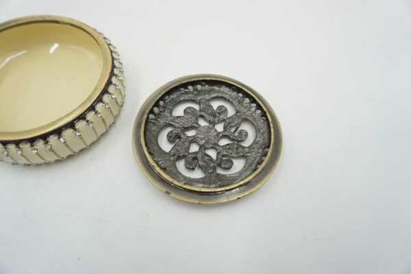 SZKATUŁKA PUZDERKO OKRĘGŁE Z CYRKONIAMI