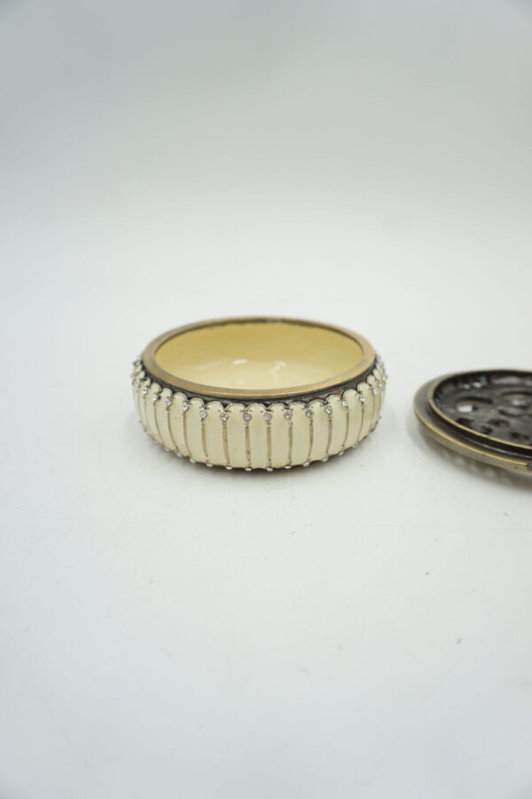 SZKATUŁKA PUZDERKO OKRĘGŁE Z CYRKONIAMI