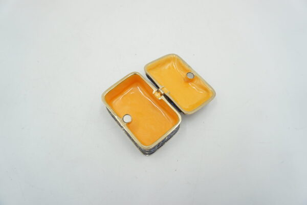 SZKATUŁKA PUZDERKO WIELKA BRYTANIA Z CYRKONIAMI