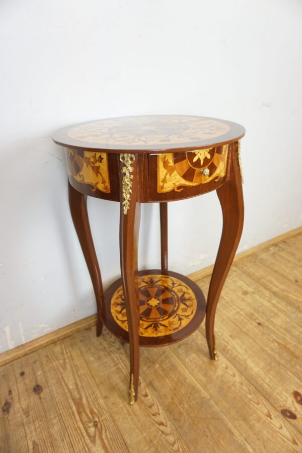 OKRĄGŁY STOLIK Z SZUFLADKĄ OKUCIA INTARSJE !!