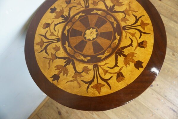 OKRĄGŁY STOLIK Z SZUFLADKĄ OKUCIA INTARSJE !!