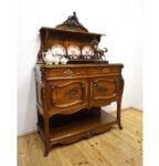 RZEŹBIONA KOMODA POMOCNIK Z NADSTAWKĄ LUDWIK ROCAILLE