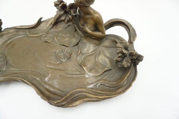 PATERA POPIELNICZKA DAMA Z KWIATAMI Z BRĄZU