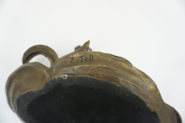 PATERA POPIELNICZKA DAMA Z KWIATAMI Z BRĄZU