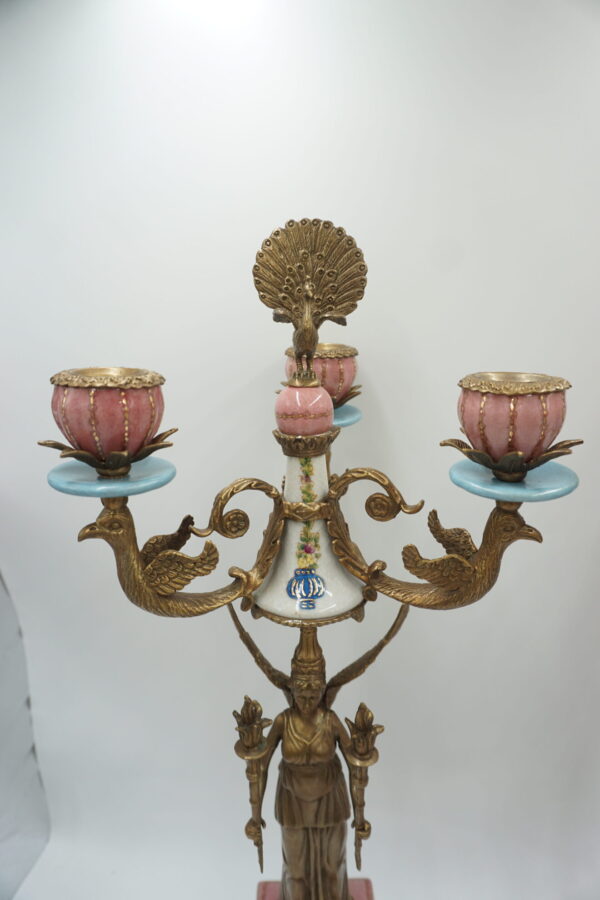 PARA ŚWIECZNIKÓW TRÓJRAMIENNYCH KOBIETY Z POCHODNIAMI PORCELANA + BRĄZ