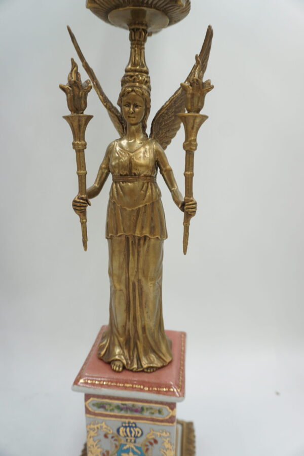 PARA ŚWIECZNIKÓW TRÓJRAMIENNYCH KOBIETY Z POCHODNIAMI PORCELANA + BRĄZ