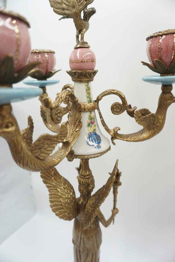 PARA ŚWIECZNIKÓW TRÓJRAMIENNYCH KOBIETY Z POCHODNIAMI PORCELANA + BRĄZ