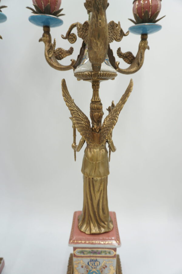 PARA ŚWIECZNIKÓW TRÓJRAMIENNYCH KOBIETY Z POCHODNIAMI PORCELANA + BRĄZ