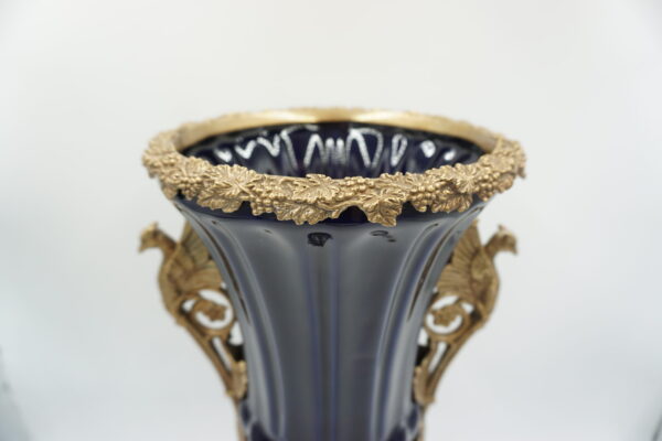 KOBALTOWY WAZON AMFORA BRĄZ+PORCELANA