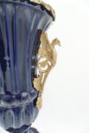 KOBALTOWY WAZON AMFORA BRĄZ+PORCELANA