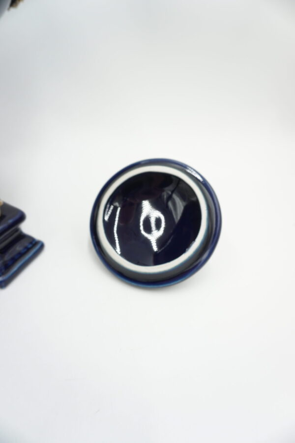 KOBALTOWA SZKATUŁKA BOMBONIERA PORCELANA Z BRĄZEM