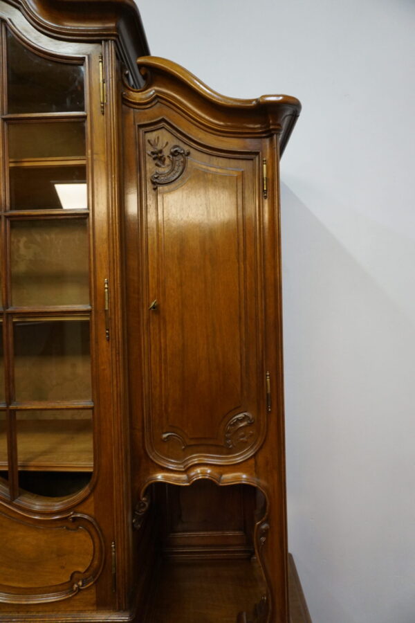 PAŁACOWY KREDENS LUDWIK ROCAILLE ORZECH Z PRZESZKLENIEM