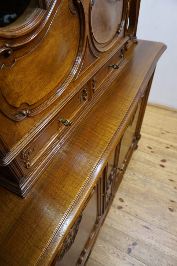 PAŁACOWY KREDENS LUDWIK ROCAILLE ORZECH Z PRZESZKLENIEM