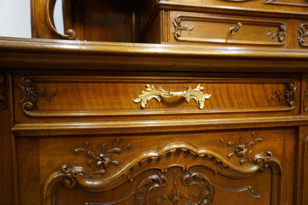 PAŁACOWY KREDENS LUDWIK ROCAILLE ORZECH Z PRZESZKLENIEM