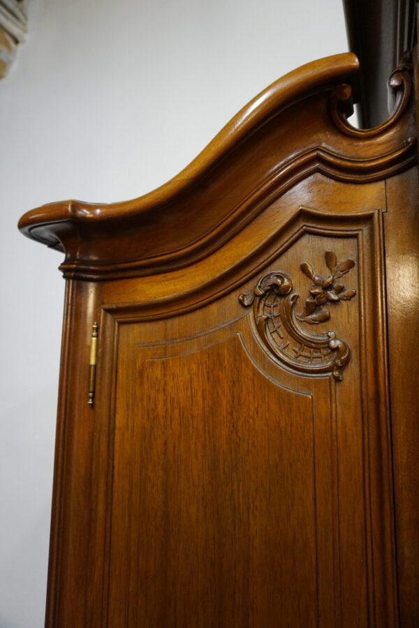 PAŁACOWY KREDENS LUDWIK ROCAILLE ORZECH Z PRZESZKLENIEM