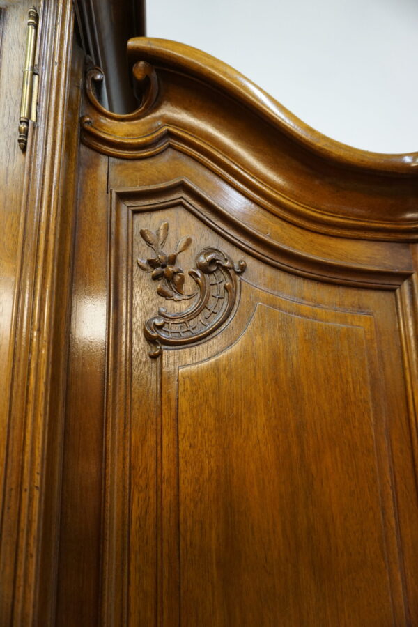 PAŁACOWY KREDENS LUDWIK ROCAILLE ORZECH Z PRZESZKLENIEM