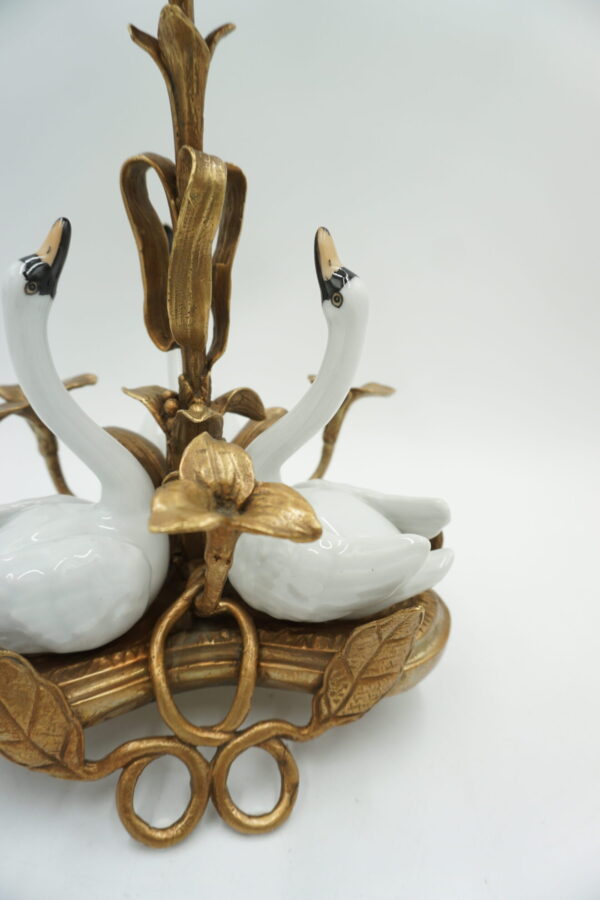 UROCZY ŚWIECZNIK ŁABĘDZIE PORCELANA Z BRĄZEM