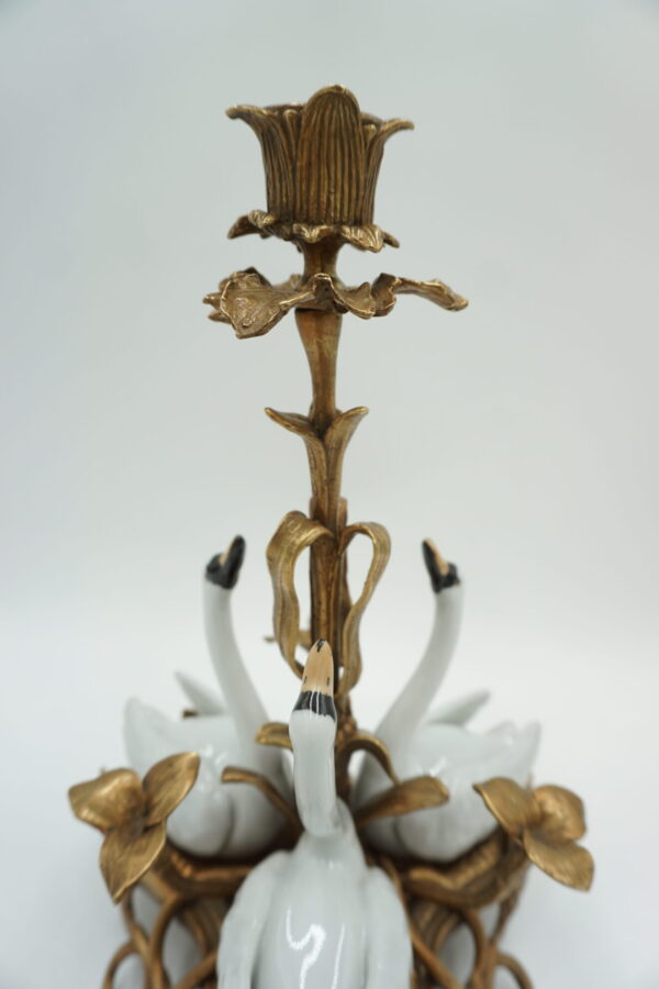 UROCZY ŚWIECZNIK ŁABĘDZIE PORCELANA Z BRĄZEM