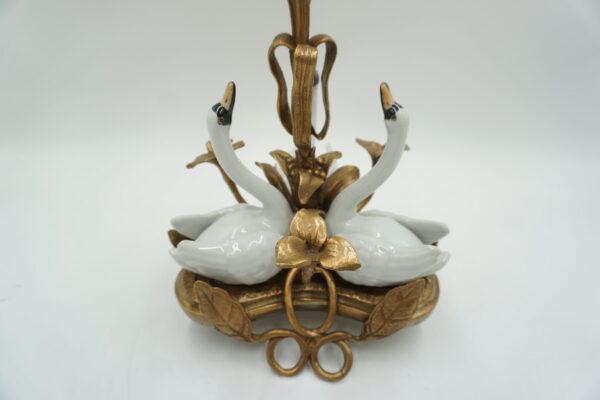 UROCZY ŚWIECZNIK ŁABĘDZIE PORCELANA Z BRĄZEM