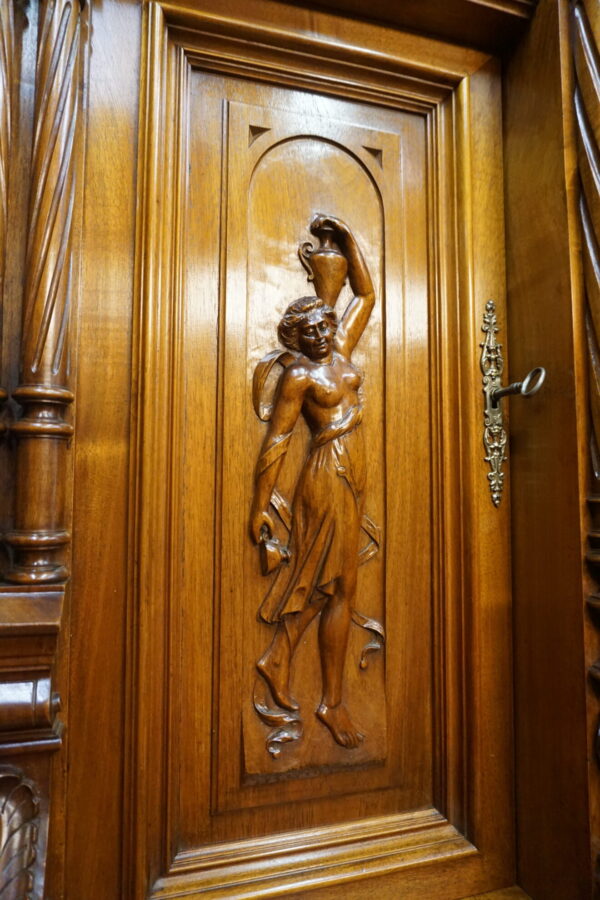 MASYWNY SYGNOWANY KREDENS LITY ORZECH ROMEO I JULIA