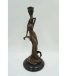 ŚWIECZNIK Z BRĄZU KOBIETA Z KWIATEM NA GŁOWIE