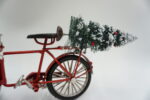 METALOWY MODEL ROWER ŚWIĄTECZNY BAŁWAN PREZENTY I CHOINKA DEKORACJA PREZENT