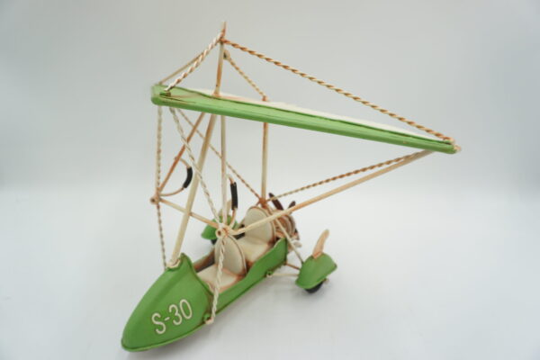 METALOWY MODEL MOTOLOTNIA ZIELONY DEKORACJA PREZENT