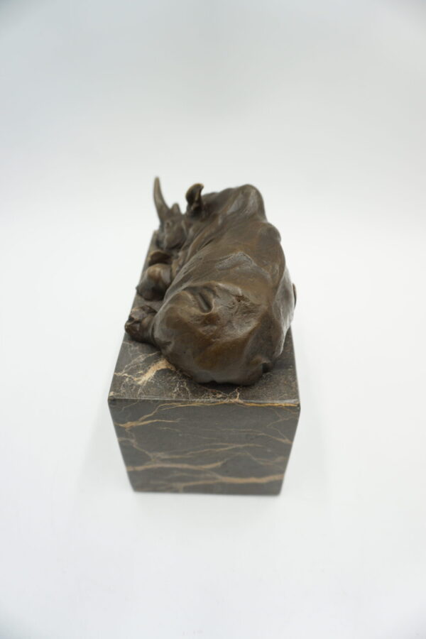 FIGURA Z BRĄZU NOSOROŻEC