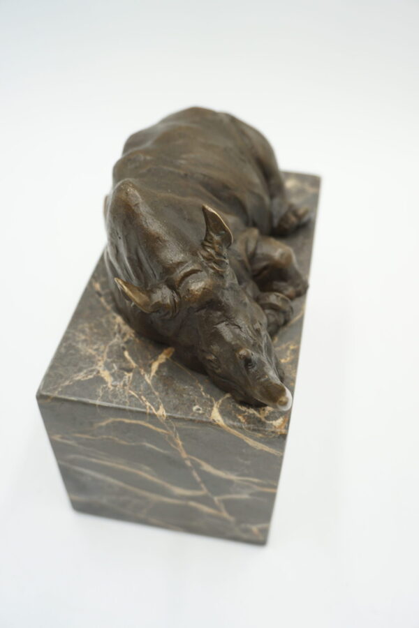 FIGURA Z BRĄZU NOSOROŻEC