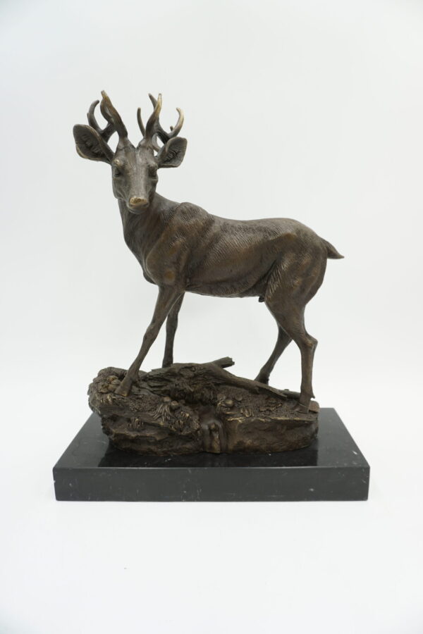 FIGURA Z BRĄZU MŁODY JELEŃ