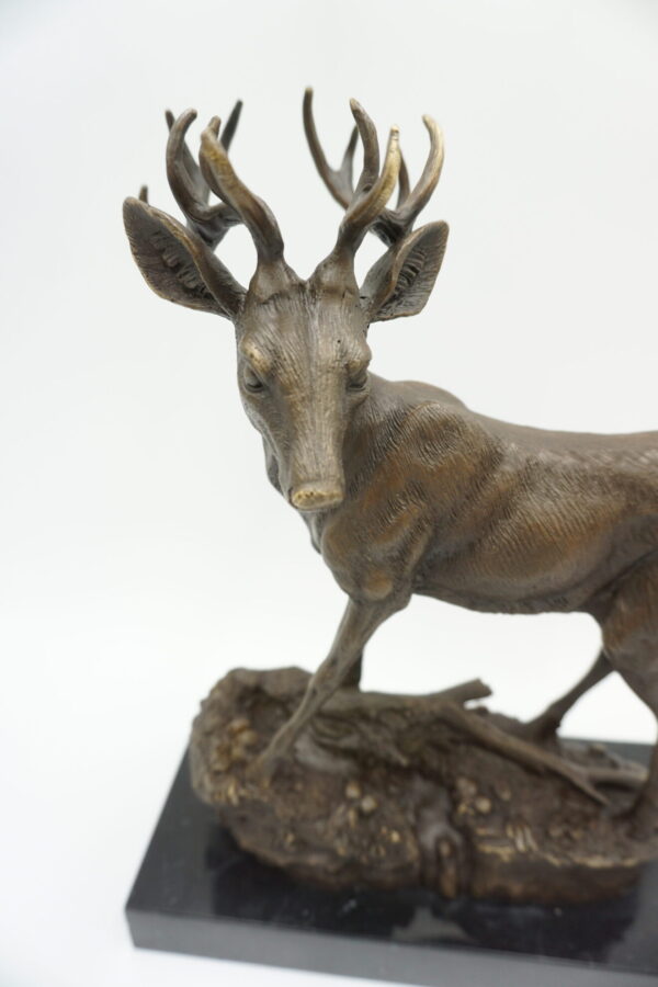 FIGURA Z BRĄZU MŁODY JELEŃ