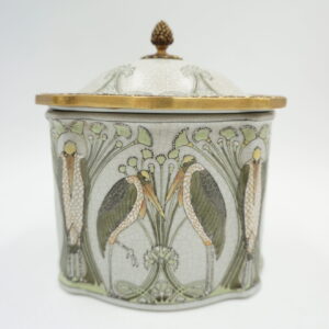 SZKATUŁKA PUZDERKO PORCELANA Z BRĄZEM -CZAPLE.