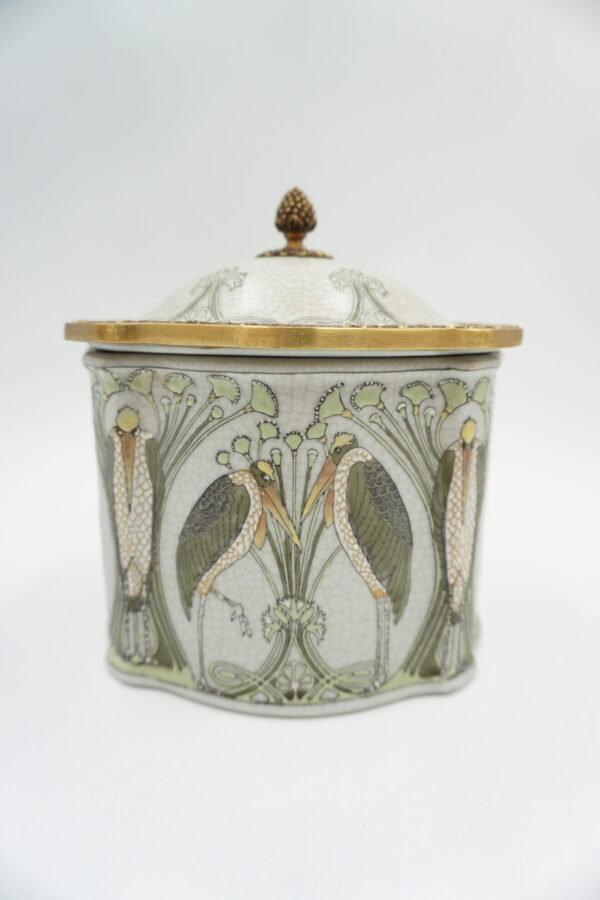 SZKATUŁKA PUZDERKO PORCELANA Z BRĄZEM -CZAPLE.