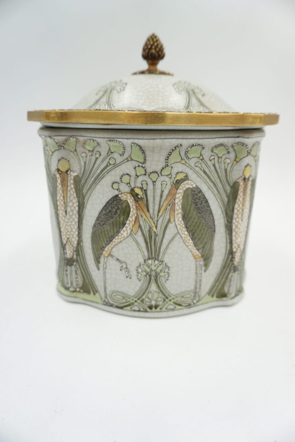 SZKATUŁKA PUZDERKO PORCELANA Z BRĄZEM -CZAPLE.