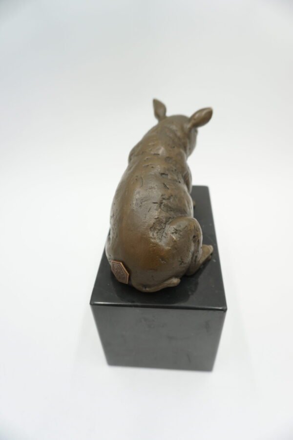 FIGURA Z BRĄZU ŚWINIA ŚWINKA NA KAMIENNNEJ PODSTAWIE