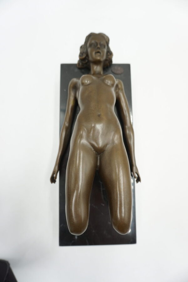 FIGURA Z BRĄZU AKT NAGA KOBIETA.
