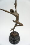 FIGURA Z BRĄZU TANCERKA Z GOŁĘBIAMI
