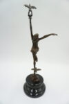 FIGURA Z BRĄZU TANCERKA Z GOŁĘBIAMI