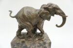 FIGURA Z BRĄZU SŁOŃ Z TRĄBĄ W DÓŁ