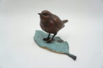 FIGURA Z BRĄZU PTASZEK WRÓBELEK NA LIŚCIU