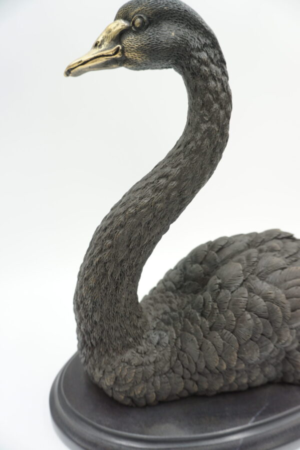 FIGURA Z BRĄZU CZARNY ŁABĘDŹ