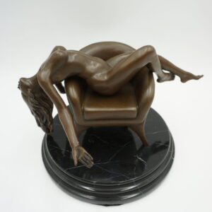 FIGURA Z BRĄZU AKT NAGA KOBIETA LEŻĄCA NA FOTELU