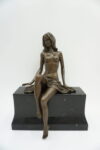 FIGURA Z BRĄZU AKT NAGA SIEDZĄCA KOBIETA