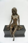FIGURA Z BRĄZU AKT NAGA SIEDZĄCA KOBIETA