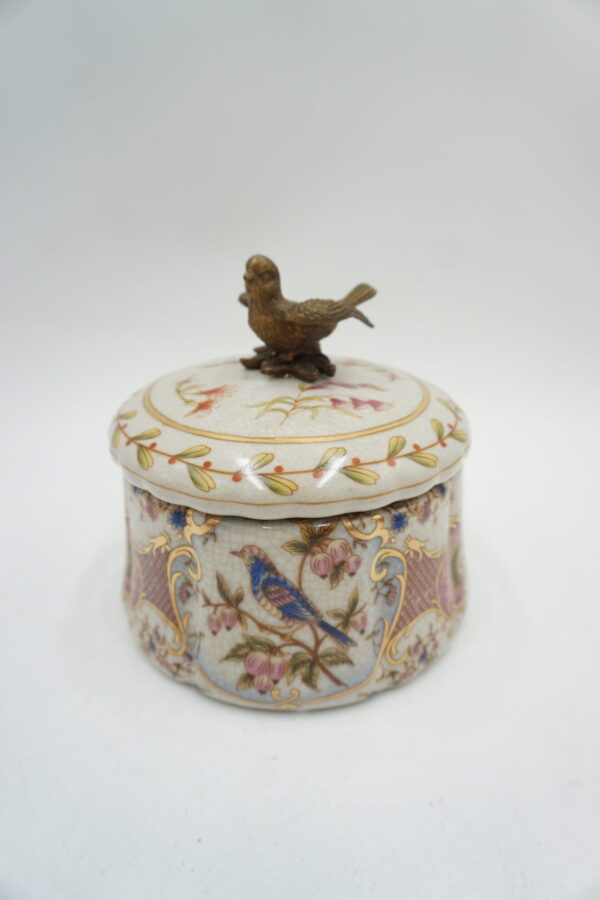 SZKATUŁKA PUZDERKO OWALNE PTASZEK PORCELANA Z BRĄZEM